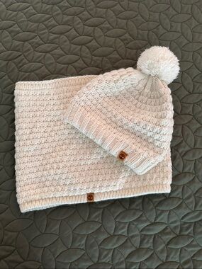 Timberland Cream Knit Beanie with Matching Neck Warmer